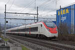 RABe 501 001-8 Giruno fährt am 16.02.2024 Richtung Station Itingen.