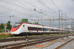 RABe 501 003-4 durchfährt den Bahnhof Pratteln.