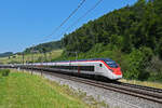 RABe 501 010-9 Giruno fährt am 20.06.2025 Richtung Bahnhof Tecknau.