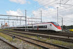 RABe 501 023-2 Giruno durchfährt am 08.07.2025 den Bahnhof Muttenz.