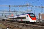 RABe 501 015-8 Giruno durchfährt den Bahnhof Muttenz. Die Aufnahme stammt vom 21.02.2020.