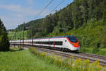 RABe 501 002-6 Giruno fährt Richtung Bahnhof Tecknau.