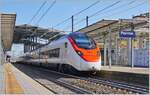 Der SBB Giruno RABe 501 011  Thurgau  ist als EC 308 von Bologna nach Zürich unterwegs und verlässt nach einem kurzen Halt Parma. 

15. März 2023