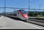 SBB - RABe 93 85 0 501 008-3 bei der durchfahrt im Bhf.