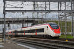 RABe 501 016-6 Giruno durchfährt am 18.03.2024 den Bahnhof Muttenz.