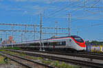 RABe 501 023-2 Giruno durchfährt am 06.06.2024 den Bahnhof Muttenz.