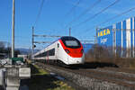 RABe 501 012-5 Giruno fährt am 20.01.2025 Richtung Bahnhof Lausen.