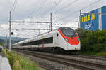 RABe 501 011-7 Giruno fährt am 15.07.2025 Richtung Station Itingen.