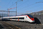 RABe 501 020-8 Giruno durchfährt am 02.02.2026 den Bahnhof Gelterkinden.