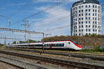 RABe 501 011-7 Giruno durchf�hrt am 17.07.20256 den Bahnhof Pratteln.