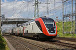 RABDe 502 009-9 Twindexx durchfährt den Bahnhof Muttenz. Die Aufnahme stammt vom 10.05.2020.