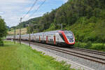 RABe 502 213-7 Twindexx fährt am 27.07.2023 Richtung Bahnhof Tecknau.