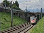 Ein Sujet das mich schon lange reizte: die Ausfahrt von Villeneuve in Richtung Lausanne; hier mit einem SBB RABe 503 als EC 32 auf dem Weg nach Genève.