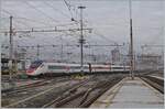 Ein interessanter Aspekt im grossen Bahnhof von Milano Centrale sind die vermehrt zu sehenden Züge aus der Schweiz: Der SBB RABe 503 013  Wallis/Valais  erreicht als EC von Genève nach