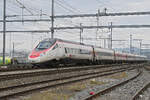 ETR 503 016-2 durchfährt am 02.02.2026 den Bahnhof Muttenz.