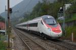 Ein unerwarteter Fotomotiv: der neue RABe 503 011-1 während eines Testlaufs in Richtung Chiasso. Mendrisio S. Martino - 30.09.2014