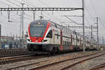 RABe 511 110 durchfährt den Bahnhof Muttenz. Die Aufnahme stammt vom 07.01.2018.