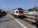 SBB - Triebzug RABe 511 110 bei der einfahrt im Bahnhof von Morges am 06.05.2018
