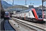 RE4874 mit 511 032 nach Wil und Twindexx 9485 0502 009-9 als RE5072 nach Zürich in Chur. (13.07.2018)