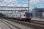 RABe 511 011 durchfährt am 10.06.2024 den Bahnhof Rupperswil.