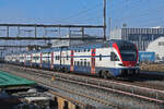 RABe 511 008 KISS durchfährt am 05.02.2024 den Bahnhof Rupperswil.
