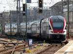 Dosto RABe 511 102 als RE nach Lausanne verlsst Bahnhof Geneve-Cornavin am 16.06.2012