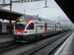 SBB - Triebzug RABe 511 121-1 als RE Biel - Bern im Bahnhof Biel am 24.01.2015