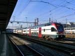 SBB - Triebzug RABe 511 114-6 als RE beim verlassen des Bahnhof Genf am 08.03.2015