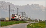 Saharasatub liegt in der Luft an diesem föhnigen Dienstag im St.Galler Rheintal. RE4867 nach Chur mit 511 037 hat kein Problem mit dem Gegenwind bei Räfis. (05.04.2016)