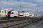 RABe 512 004-8 KISS durchfährt am 23.02.2024 den Bahnhof Pratteln.