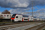 RABe 512 023-8 KISS durchfährt am 03.11.2025 den Bahnhof Kaiseraugst.