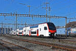 RABe 512 042-8 KISS durchfährt am 05.02.2026 den Bahnhof Pratteln.