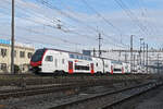 RABe 512 045-1 KISS durchfährt am 22.01.2026 den Bahnhof Pratteln.