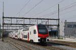RABe 512 027-9 KISS durchfährt am 09.03.2026 den Bahnhof Rupperswil.