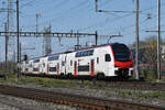 RABe 512 038-6 KISS durchf�hrt am 02.04.2026 den Bahnhof Pratteln.