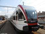 RABe 520 013-4 ''Lenzburg'' am 2.8.2010 in Suhr. Suhr ist der einzige SBB Bahnhof, wo die Zge noch mit der Kelle abgefertigt werden, doch im Dezember wird auch damit Schluss sein.