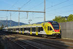 RABe 521 017 mit der Werbung für die Fachhochschule Muttenz, auf der S3, fährt beim Bahnhof Gelterkinden ein.