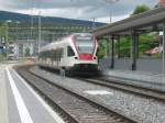 Die S 3 Basel-Laufen fhrt im Bhf. Laufen ein.
RABe 521 026-5