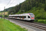 RABe 523 055, auf der S3, fährt am 24.07.2023 Richtung Bahnhof Tecknau.
