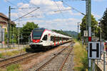 SBB 521 003 erreicht als S6 von Zell im Wiesental nach Basel SBB den Bahnhof Steinen.
