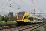 RABe 521 017 mit der Werbung für die Fachhochschule Muttenz, auf der S3, verlässt am 20.04.2026 den Bahnhof Pratteln.