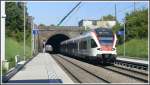 521 015-8 erreicht die Haltestelle Dreispitz in Basel. (21.09.2010)