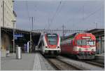 Der SBB RABe 522 209 und der BLS/CJ RBDe 566 221 warten in Porrentruy auf die Abfahrt nach Biel/Bienne bzw.