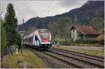 Von St-Pierre-en-Faucigny nach St-Laurent - oder von Semaphor zu Semaphor. Überraschend freundlich empfangen wurde ich auf dem für Publikumsverkehr geschlossenen Bahnhof Saint Laurent, als ich schüchtern fragte, ob ich auf dem noch vorhanden (und zugänglichen) Bahnstieg ein Foto machen dürfe. 

Und so entstand dies Bild des in Saint-Laurent eintreffenden SBB RABe 522 232 der als SL2 23416 von Coppet (ab 8:19) nach Annecy (an 10:16) unterwegs ist und sich beim Ausfahrsignal der Gegenrichtung zeigt. 

21. Februar 2020