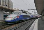 Während der SNCF TGV 6972 in Annecy auf die Abfahrt nach Paris Gare de Lyon wartet, steht im Hintergrund der SBB CFF LEX 522 219 als SL2 23425 nach Coppet bereit. 

13. Februar 2020
