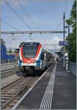 Der SBB LEX RABe 522 228 ist RL 5 23029 auf dem Weg von La Plaine nach Gen�ve und konnte beim Halt in Vernier fotografiert werden.