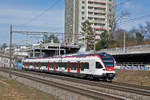 RABe 523 068, auf der S1, fährt Richtung Bahnhof Muttenz. Die Aufnahme stammt vom 05.03.2018.