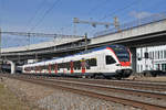 RABe 523 036, auf der S1, fährt Richtung Bahnhof Muttenz.