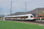 RABe 523 037, auf der S3, fährt zum Bahnhof Sissach.