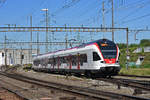 RABe 523 071, auf der S3, fährt zum Bahnhof Pratteln.